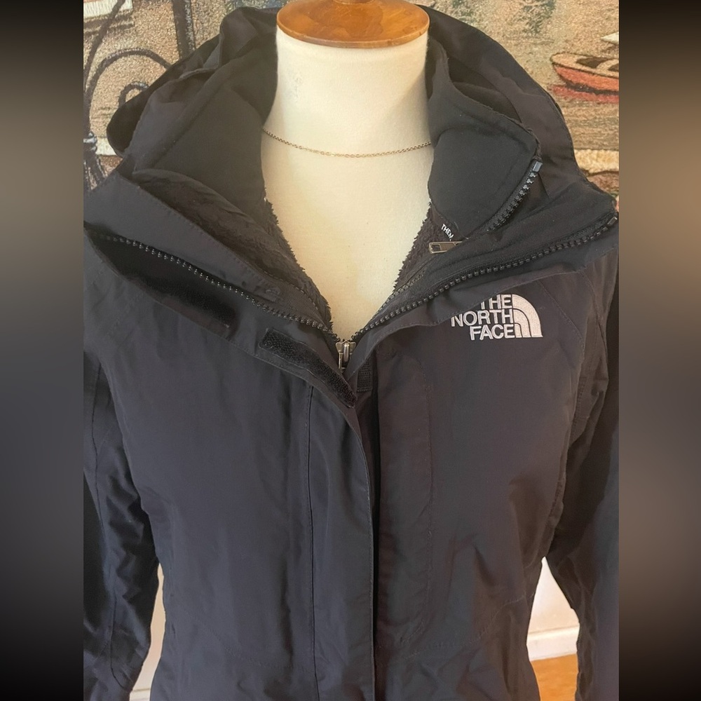 Women North Face Dual layer Jacket. Size Large - Picture 3 of 8
